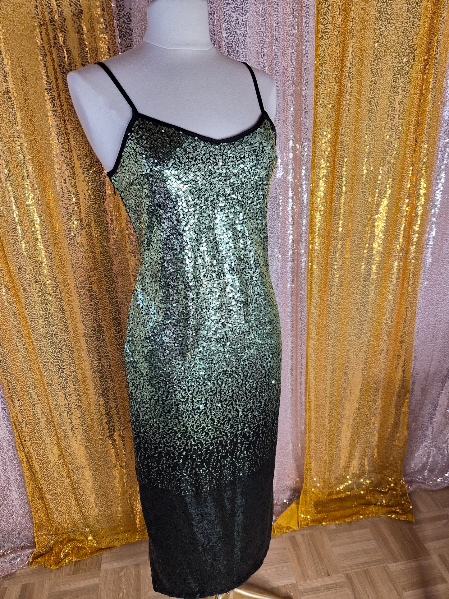 Robe longue à sequins verte
